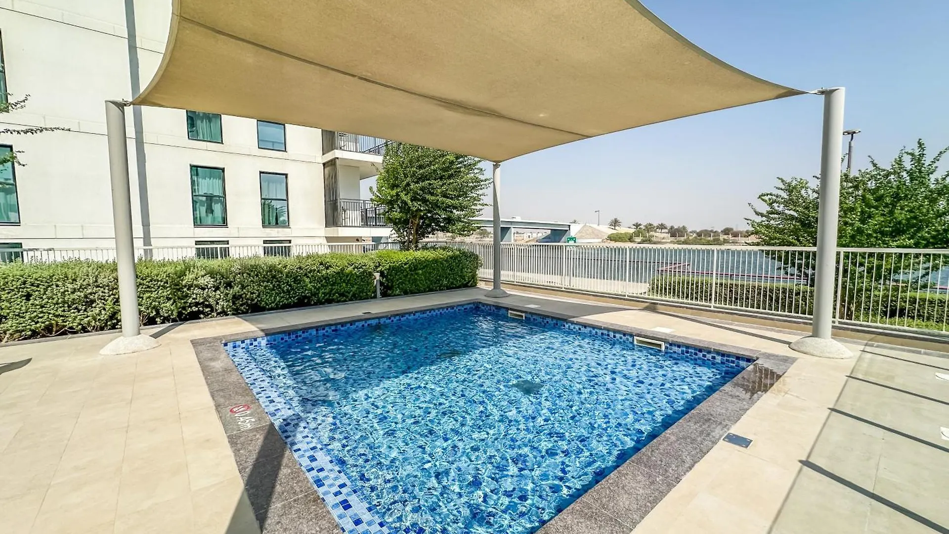 Yas Canal 2 Premium Apartment Near The Canal And F1 아부다비