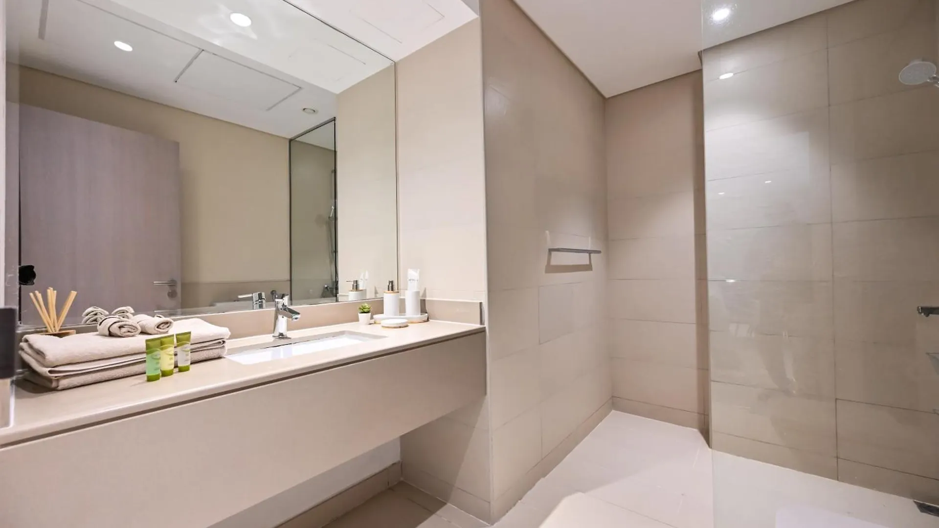 Aparthotel Yas Canal 2 Premium Apartment Near The Canal And F1 Abu Dhabi